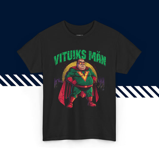 Musta puuvillainen t-paita, hauskat paidat, suomipaidat.comin Vituiks Män -tekstipainatus, unisex-malli.