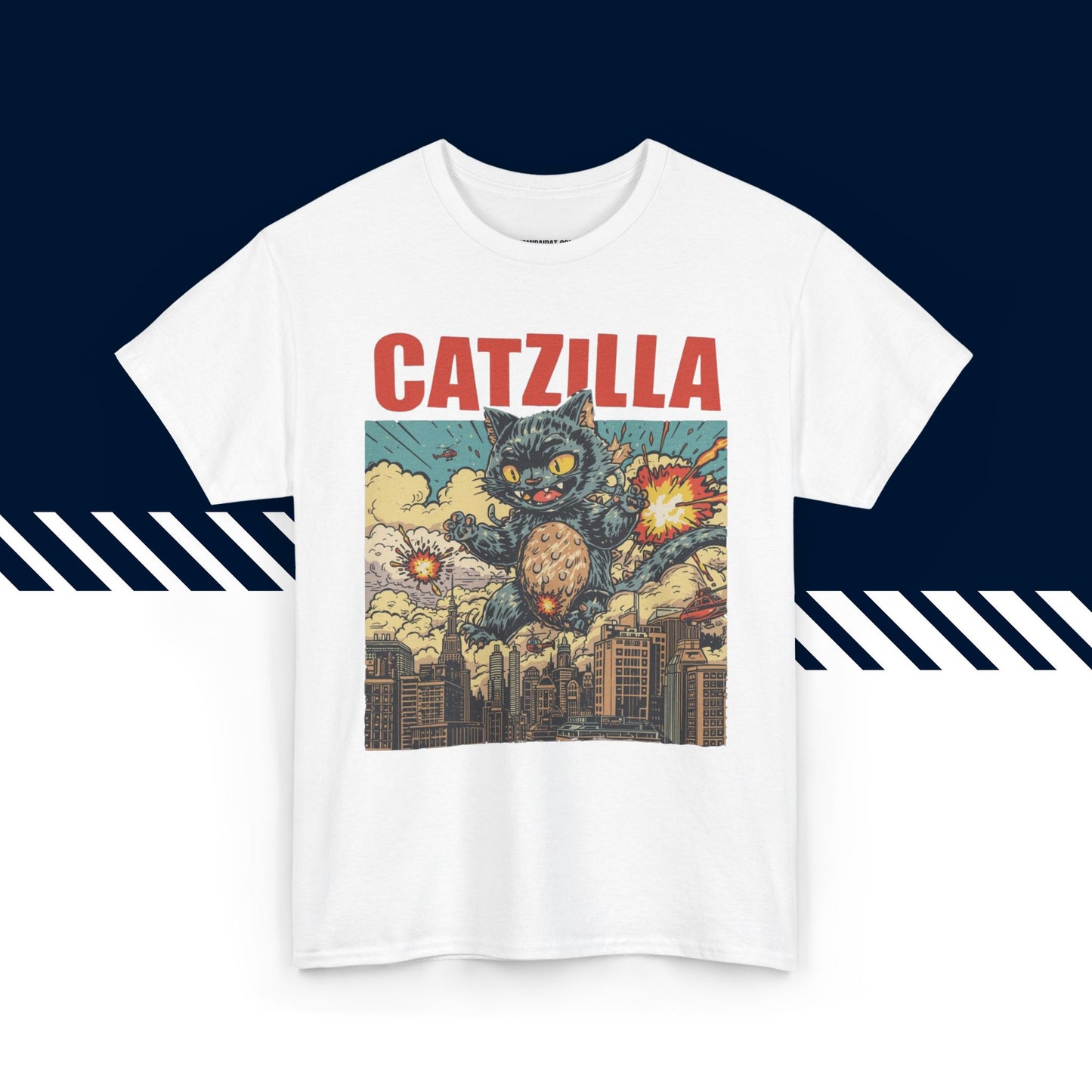 Valkoinen puuvillainen t-paita, hauskat paidat, suomipaidat.comin Catzilla-tekstipainatus, unisex-malli.