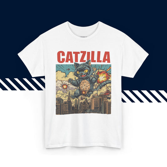 Valkoinen puuvillainen t-paita, hauskat paidat, suomipaidat.comin Catzilla-tekstipainatus, unisex-malli.