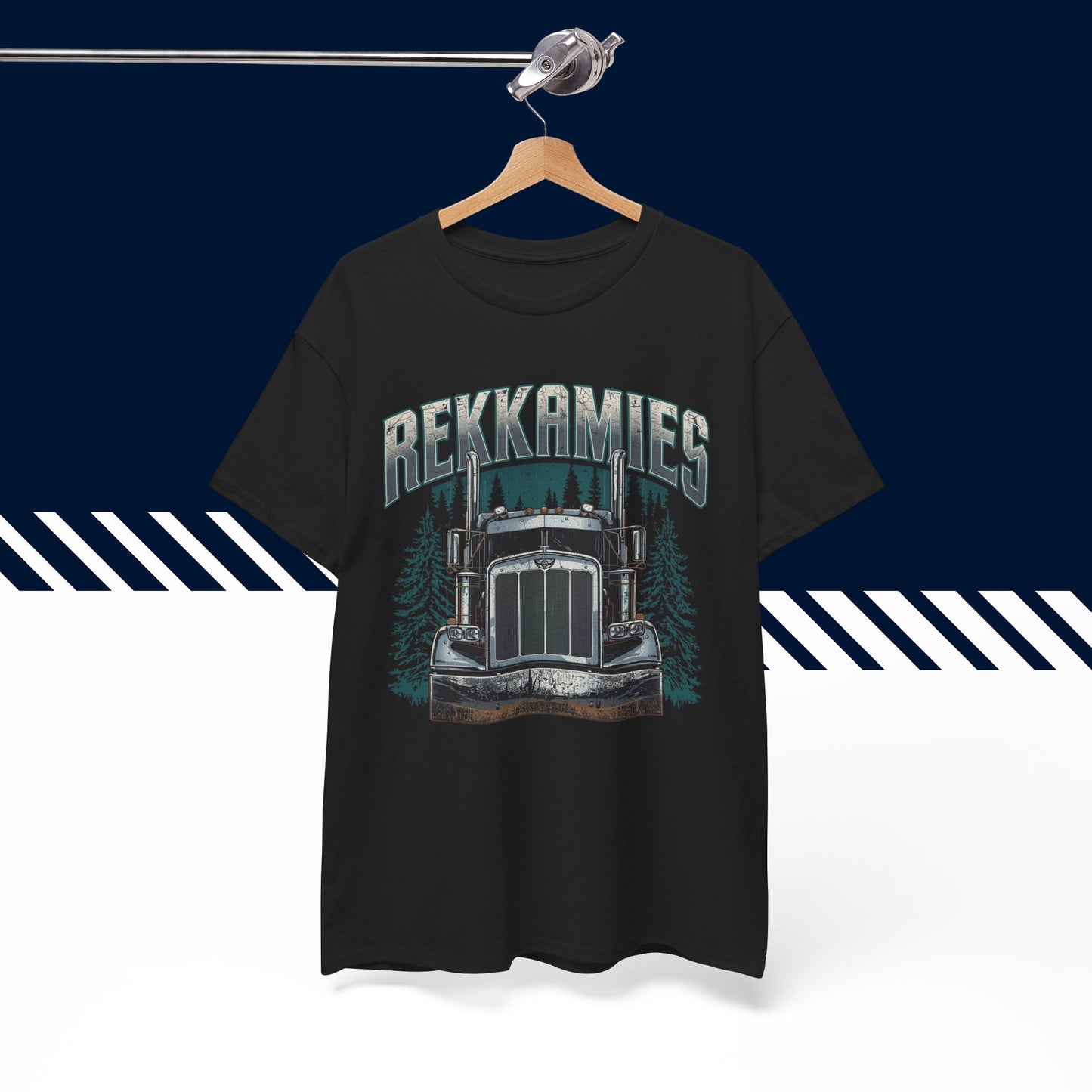 Musta puuvillainen hauskat printtipaidat, Rekkamies-teksti ja kuvio henkarilla, unisex-malli.