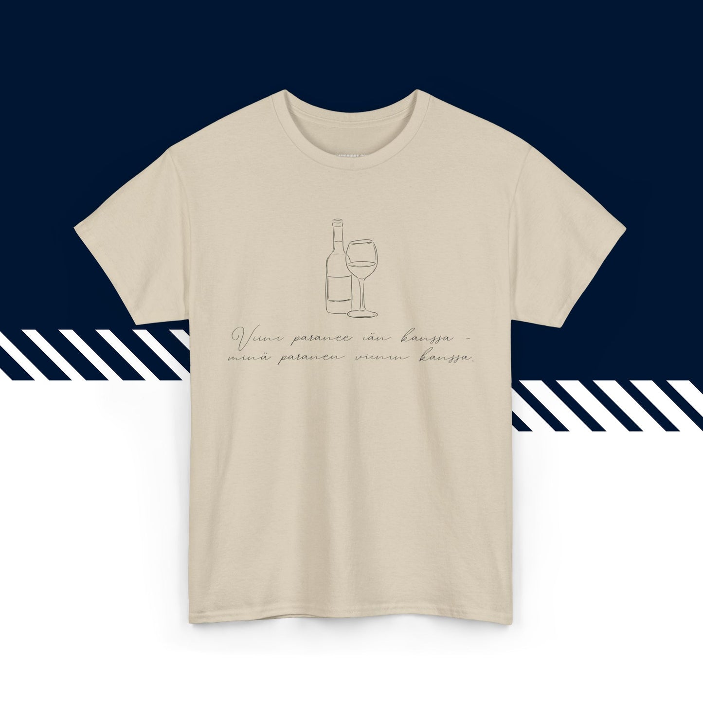 Beige puuvillainen t-paita, hauskat teksti paidat, Viini paranee -tekstipainatus, unisex-malli.