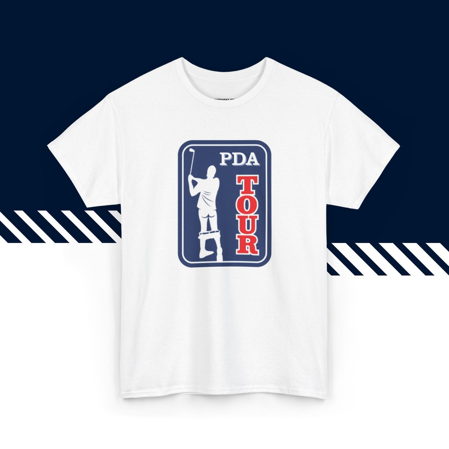 Valkoinen puuvillainen t-paita, hauskat paidat, suomipaidat.comin PDA Tour -tekstipainatus, unisex-malli.