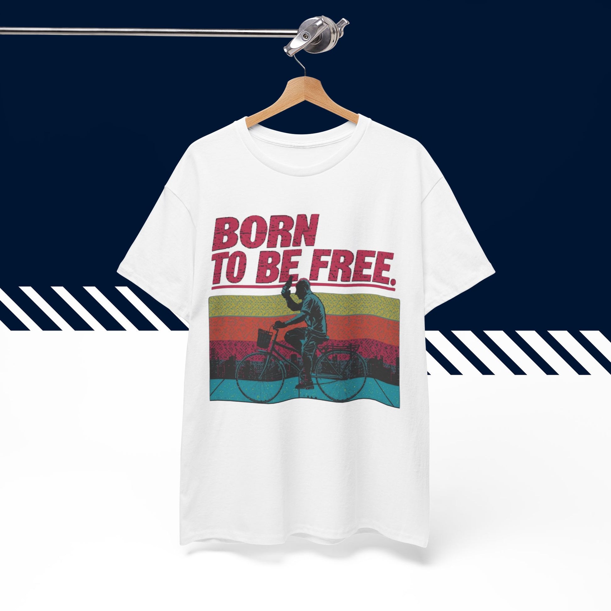 Valkoinen 100% puuvillainen Born to be free t-paita, hauskat paidat, henkarissa, rento.