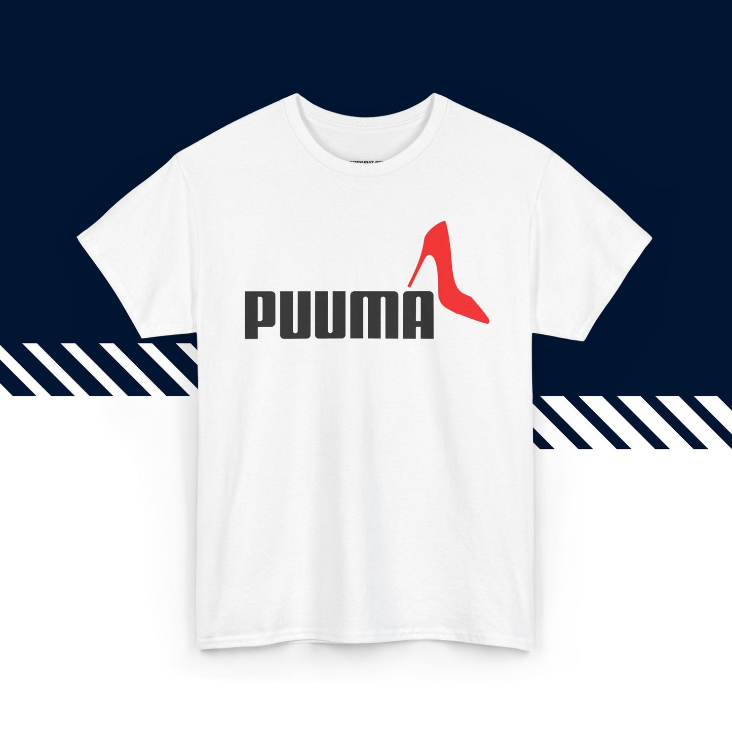 Valkoinen puuvillainen t-paita, hauskat paidat, suomipaidat.comin Puuma-kuvio, unisex-malli.