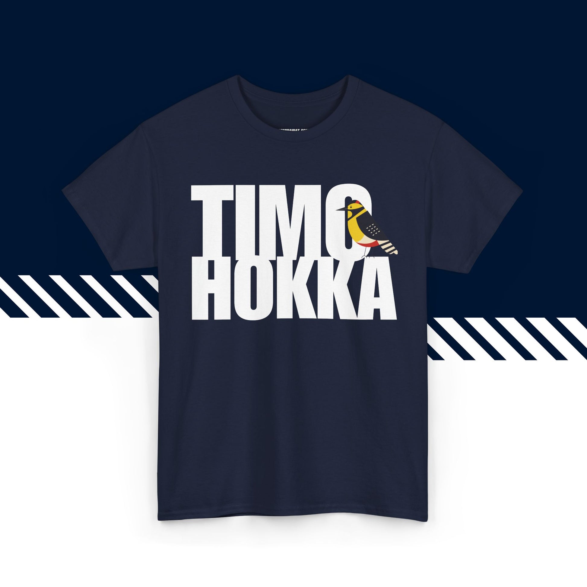 Tummansininen puuvillainen t paidat hauskat tekstit, Timo Hokka -tekstipainatus, unisex-malli.