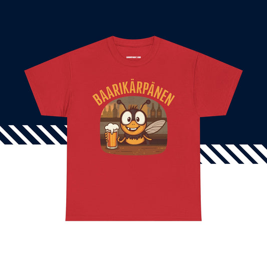 Punainen puuvillainen t-paita, hauskat paidat, suomipaidat.comin Baarikärpänen-tekstipainatus, unisex-malli.