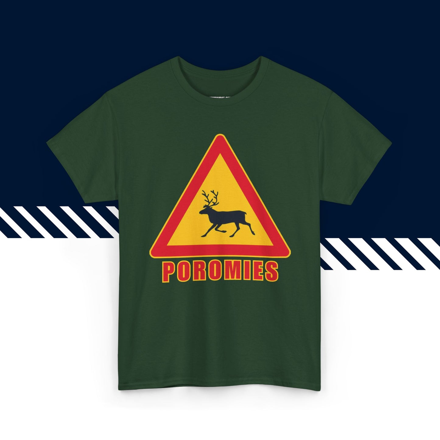 Tummanvihreä puuvillainen t-paita, hauskat printtipaidat, Poromies-teksti ja kuvio, unisex-malli.