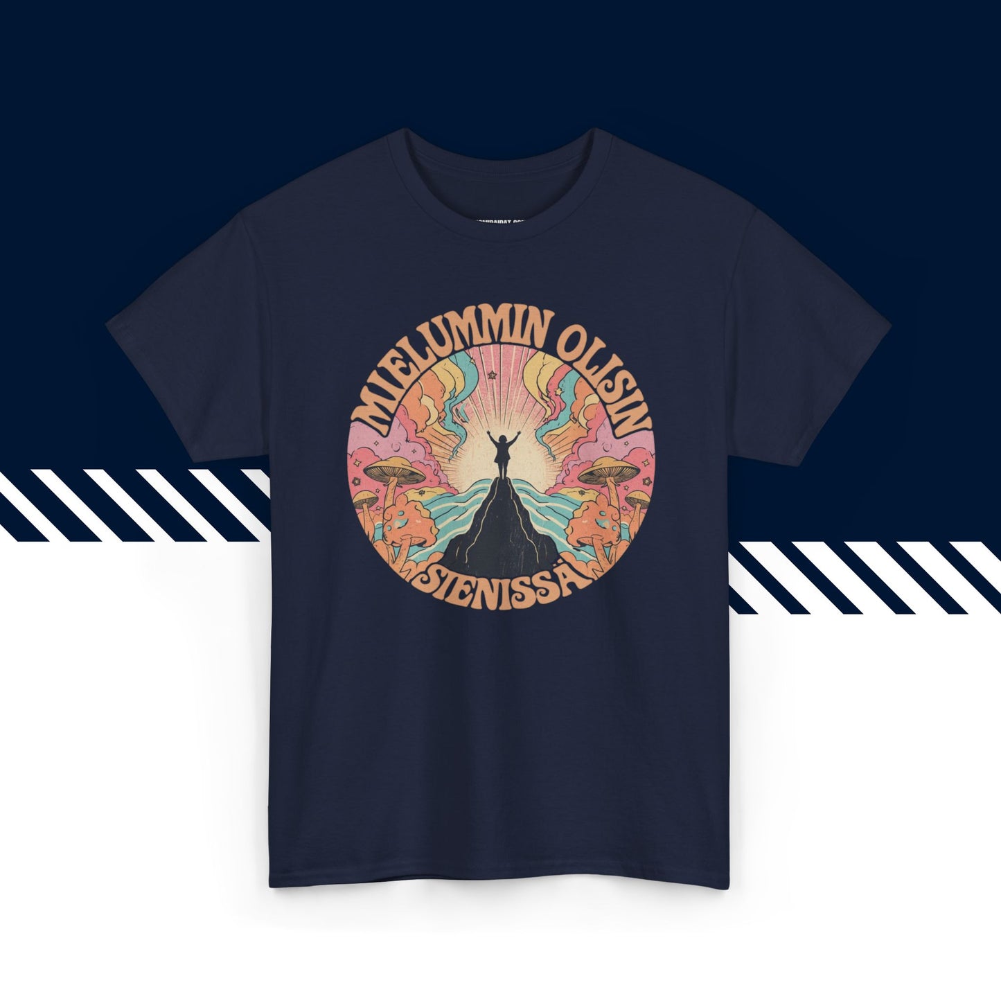 Tummansininen puuvillainen t-paita, hauskat teksti paidat, Mielummin olisin sienissä -teksti ja kuvio, unisex.