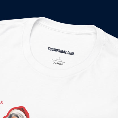 Suomipaidat.comin logolappu valkoisen Ho Ho Ho t-paidan kauluksen takaosassa, 100% puuvillaa.