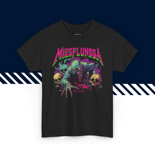 Musta puuvillainen t-paita, hauskat paidat, suomipaidat.comin Miesflunssa-tekstipainatus, unisex-malli.