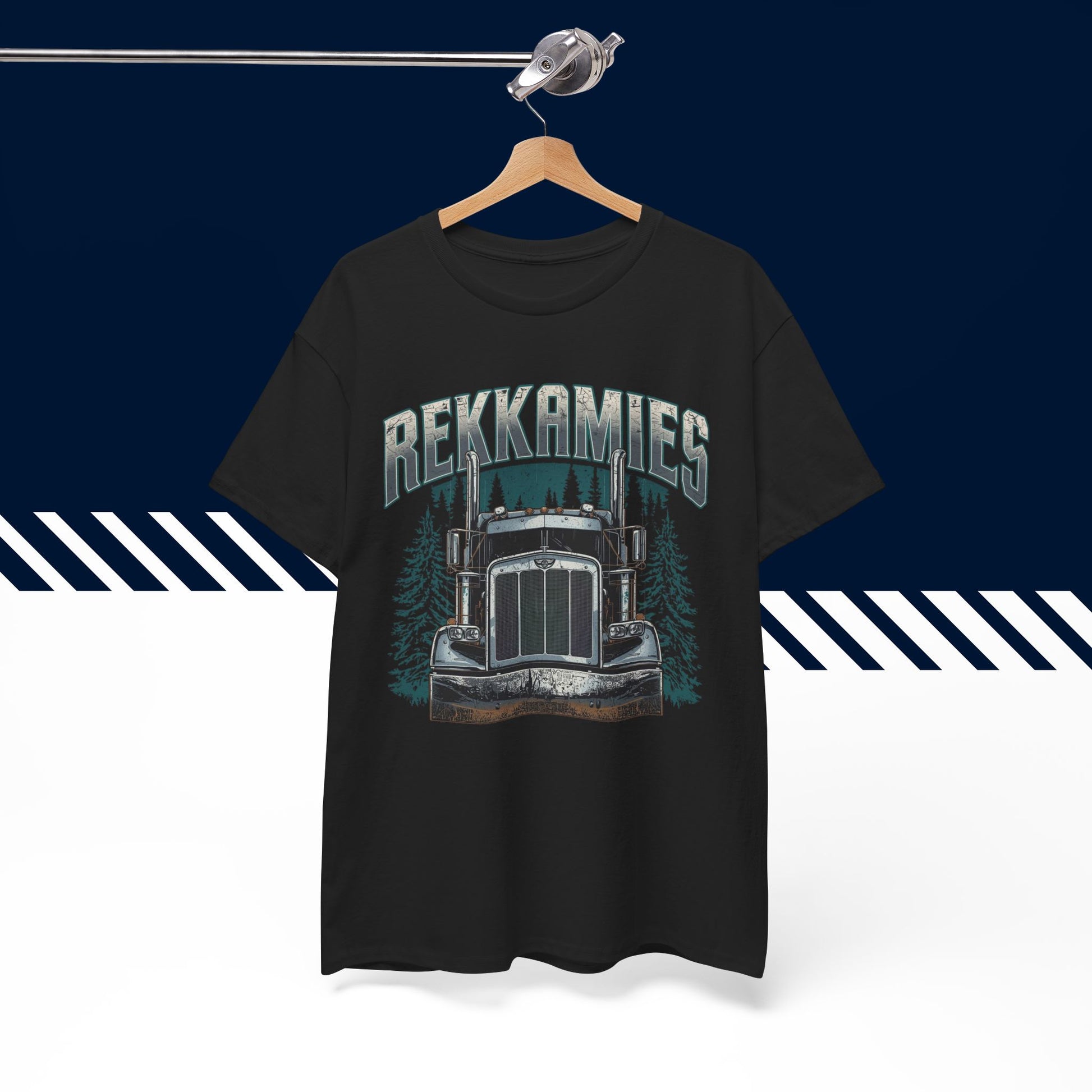 Musta puuvillainen hauskat printtipaidat, Rekkamies-teksti ja kuvio henkarilla, unisex-malli.