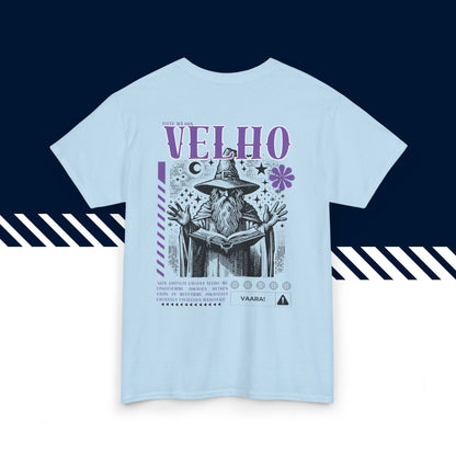 Vaaleansininen hauskat printtipaidat Velho -selkäpainatus, unisex-malli.