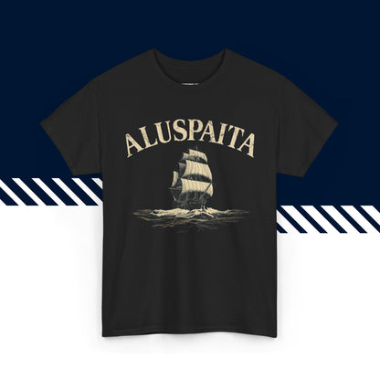 Musta puuvillainen t-paita, hauskat paidat, suomipaidat.comin Aluspaita-tekstipainatus, unisex-malli.