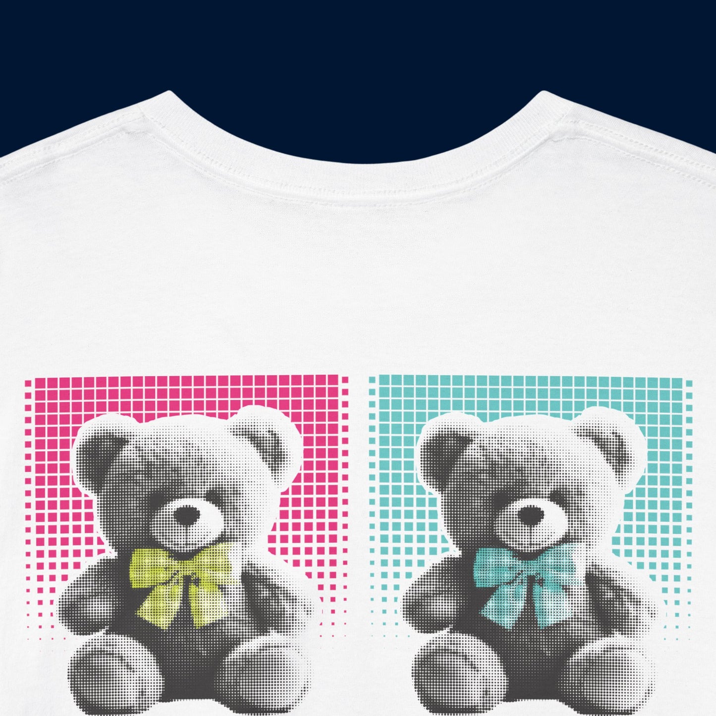 Valkoinen paita, hauskat printtipaidat Liian söpö -musta selkäpainatus lähikuva, unisex-malli.