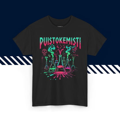 Musta puuvillainen t-paita, hauskat paidat, suomipaidat.comin Puistokemisti-tekstipainatus, unisex-malli.