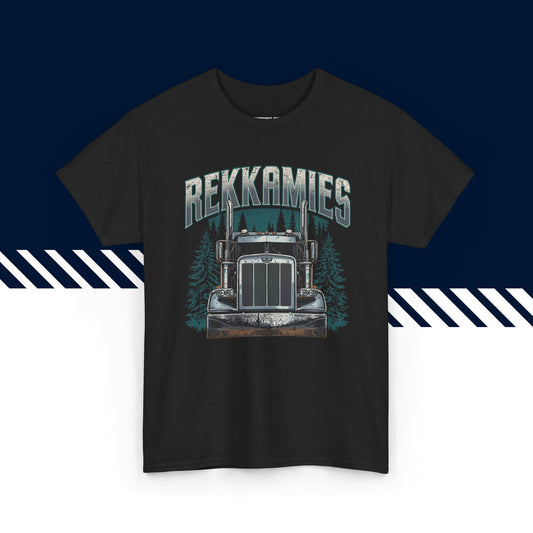 Musta puuvillainen t-paita, hauskat paidat, suomipaidat.comin Rekkamies-teksti ja kuvio, unisex-malli.