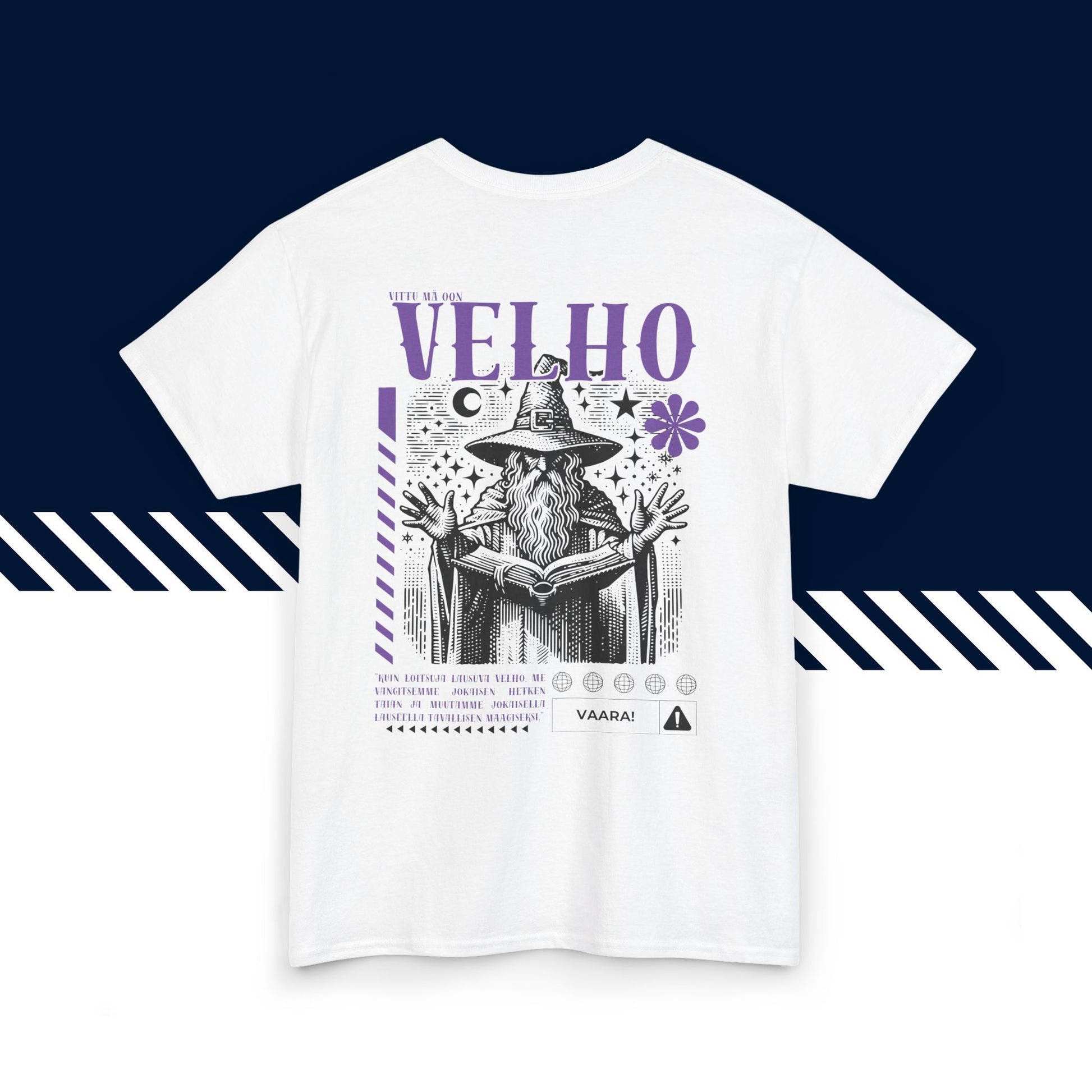 Valkoinen 100% puuvillainen hauskat paidat, suomi t-paidat, suomipaidat.comin Velho -selkäpainatus, unisex-malli, t-paita lahjaksi.