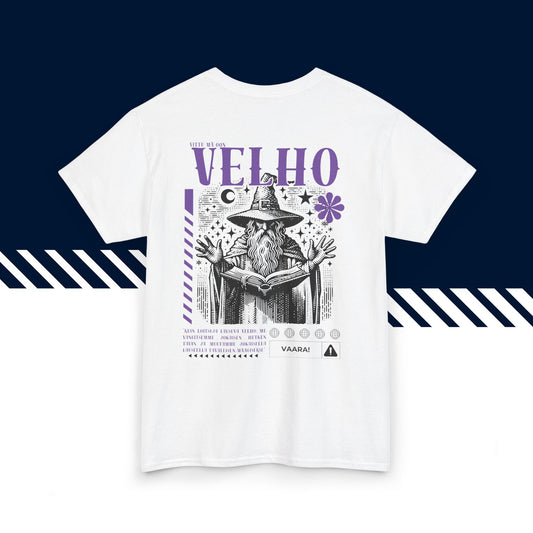 Valkoinen 100% puuvillainen hauskat paidat, suomi t-paidat, suomipaidat.comin Velho -selkäpainatus, unisex-malli, t-paita lahjaksi.