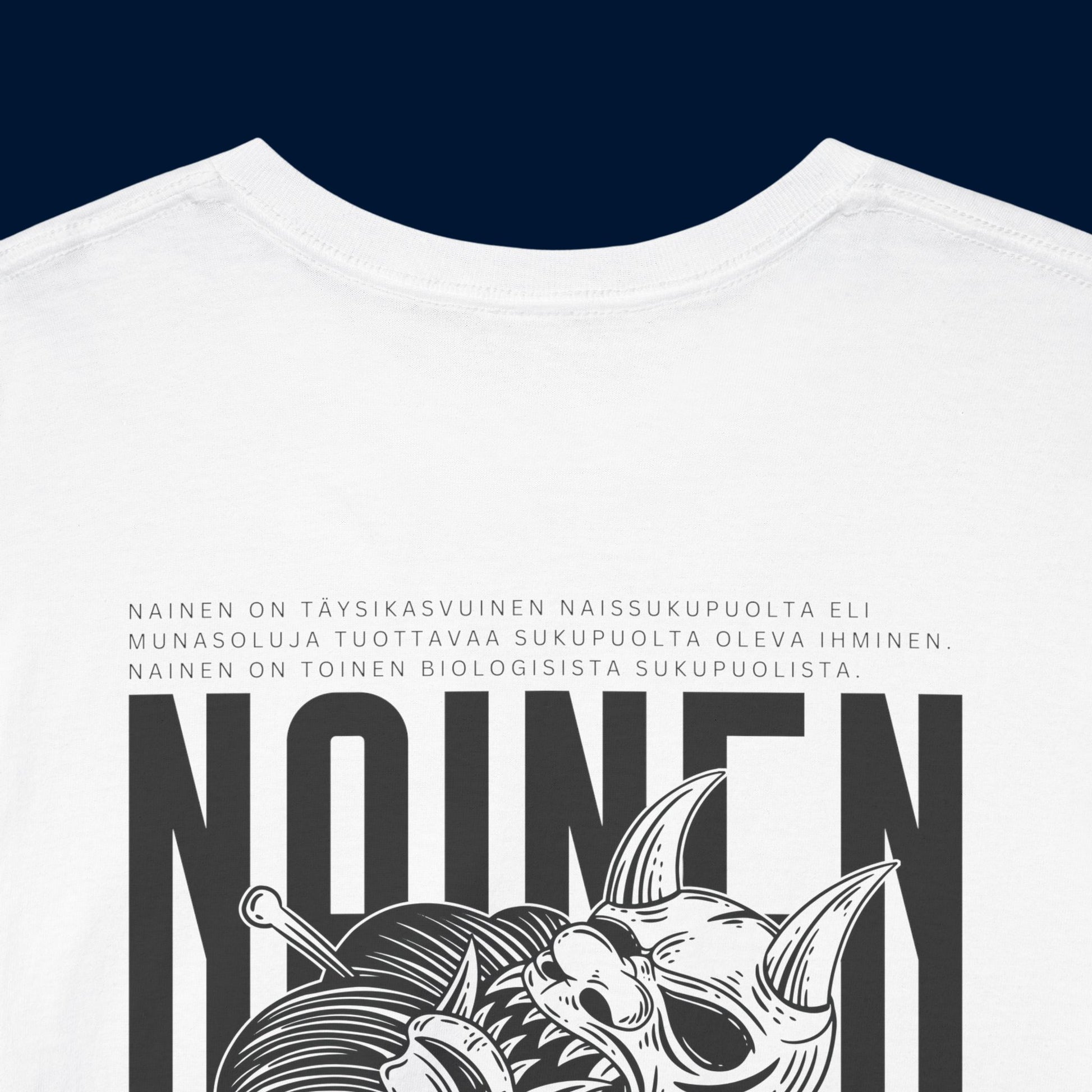 Valkoinen hauskat printtipaidat Nainen -selkäpainatus lähikuva, unisex-malli.