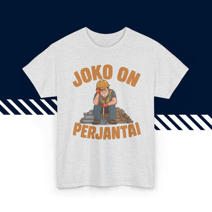 Harmaa t-paita miehille, hauskat paidat, Joko on perjantai -tekstipainatus, rento malli.