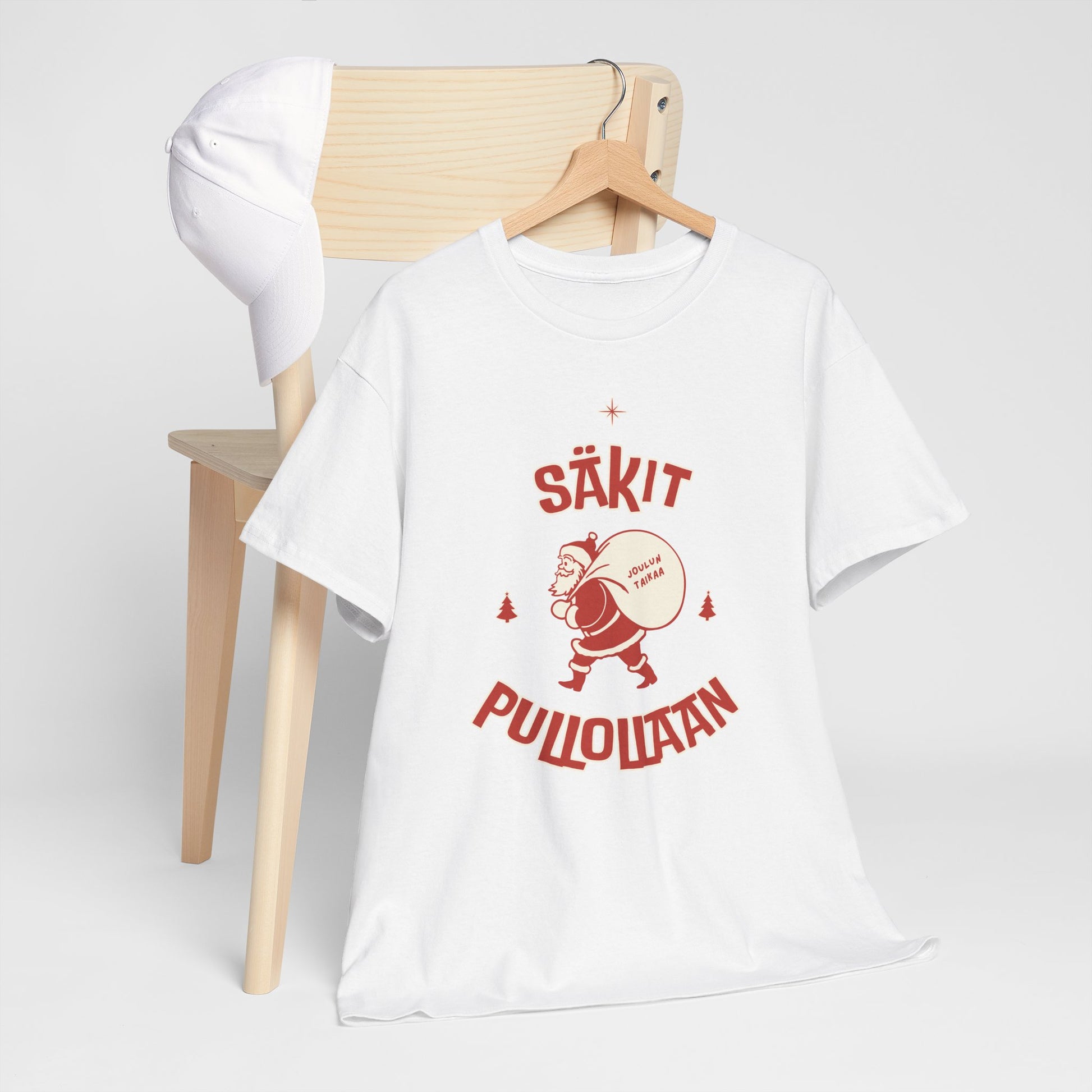 Valkoinen hauskat printtipaidat Säkit pullollaan t-paita henkarilla, unisex-malli, suomipaidat.com.