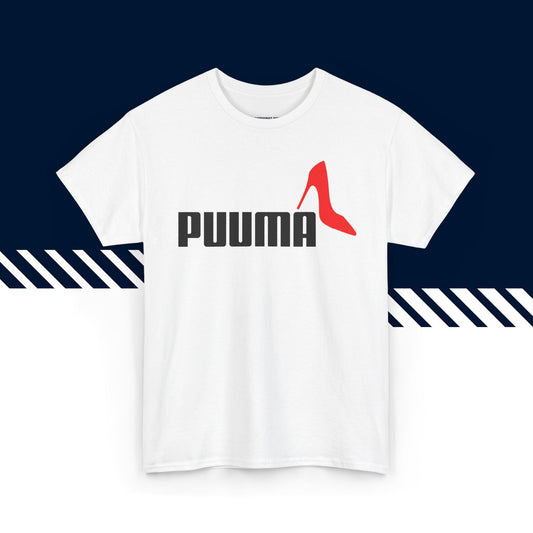 Valkoinen puuvillainen t-paita, hauskat paidat, suomipaidat.comin Puuma-kuvio, unisex-malli.