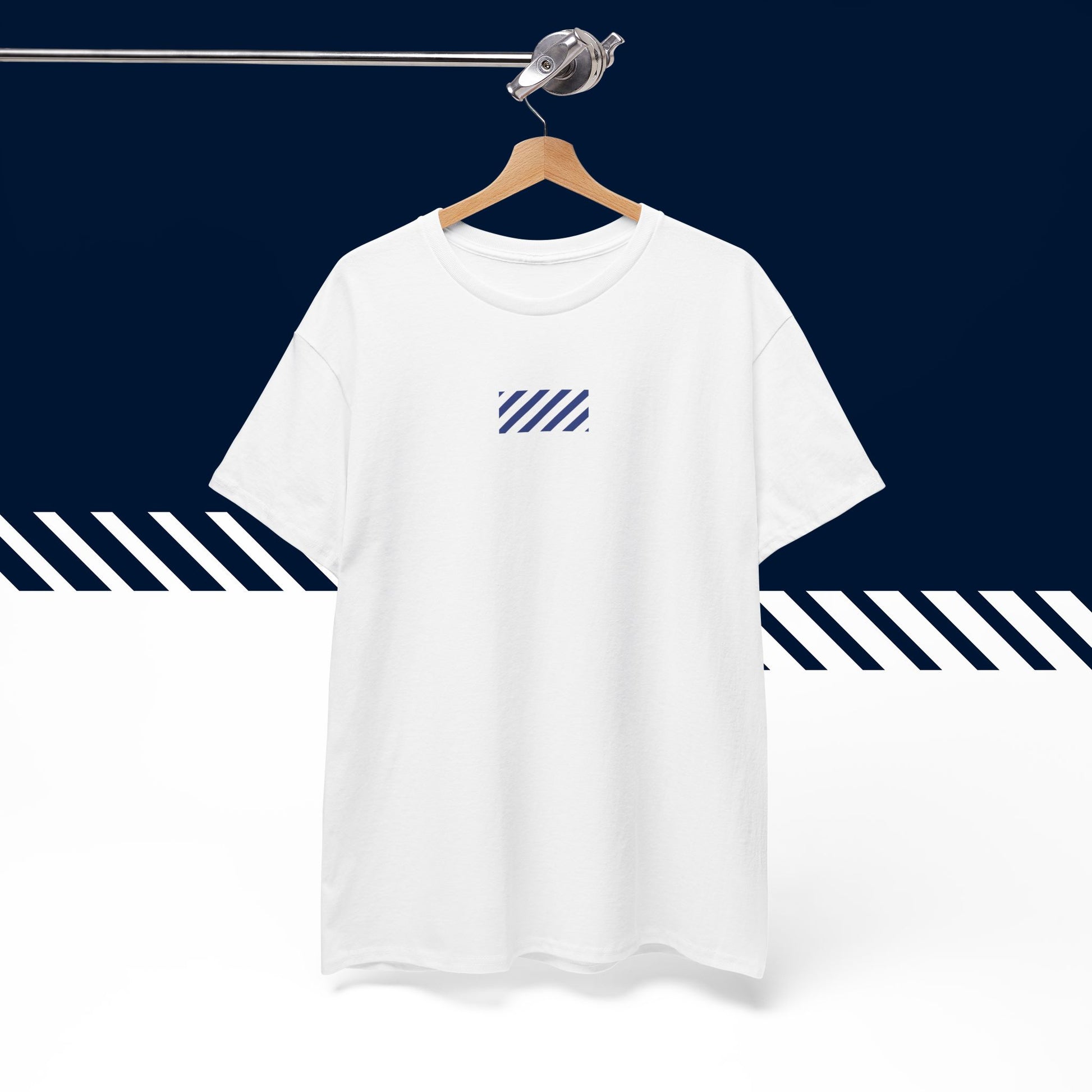 Valkoinen hauskat printtipaidat Ruusupaita t-paita etupuoli henkarilla, unisex-malli.