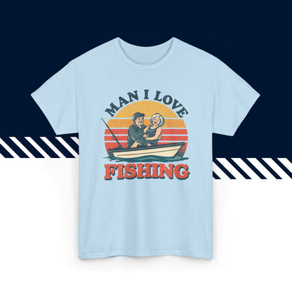 Vaaleansininen puuvillainen t-paita, hauskat printtipaidat, Man I Love Fishing -teksti ja kuvio, unisex-malli.