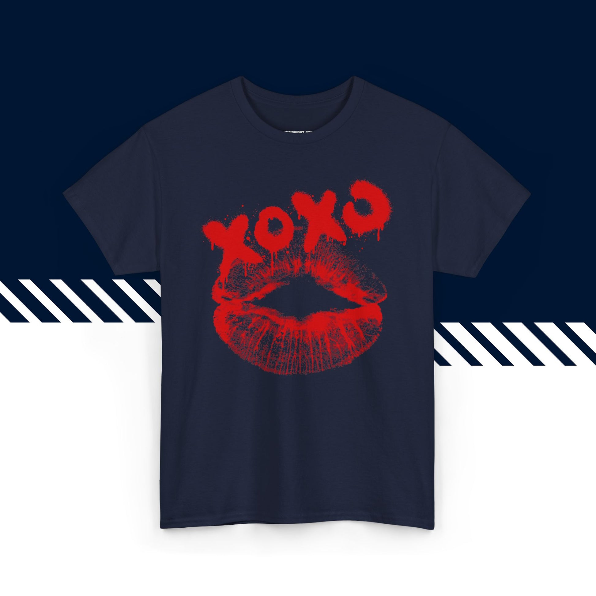 Tummansininen 100% puuvillainen suomi paidat, XOXO-teksti ja kuvio, rento malli.