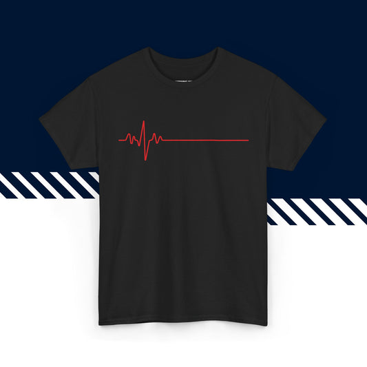 Musta puuvillainen t-paita, hauskat paidat, suomipaidat.comin Sydänkäyrä-kuvio, unisex-malli.