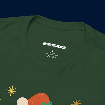 Suomipaidat.comin logolappu tummanvihreän Kilttejä lapsia t-paidan kauluksen takaosassa, 100% puuvillaa.