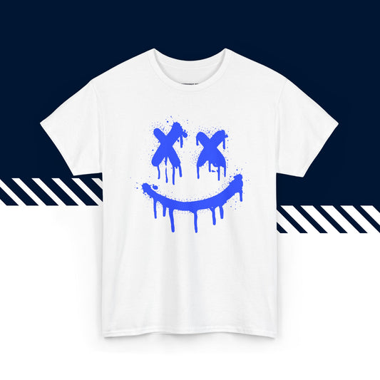 Valkoinen puuvillainen t-paita, hauskat paidat, suomipaidat.comin Spray Smiley -kuvio, unisex-malli.