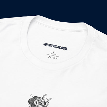 Suomipaidat.comin logolappu valkoisen Nainen t-paidan kauluksen takaosassa, 100% puuvillaa.