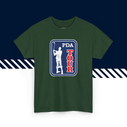 Tummanvihreä puuvillainen t-paita, hauskat printtipaidat, PDA Tour -tekstipainatus, unisex-malli.