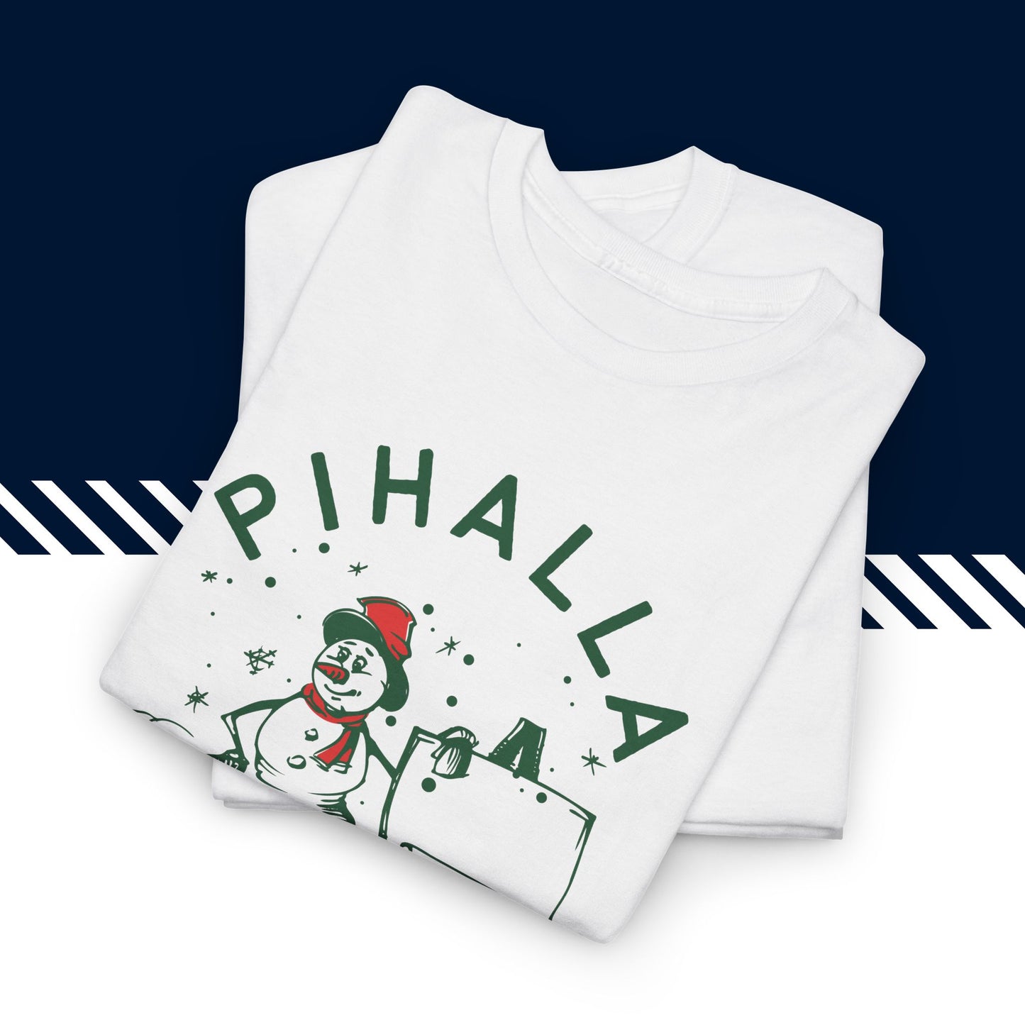 Valkoinen puuvillainen suomi paita, hauskat printtipaidat, Lumiukko pihalla t-paita taitettuna, 100% puuvilla, unisex-malli.