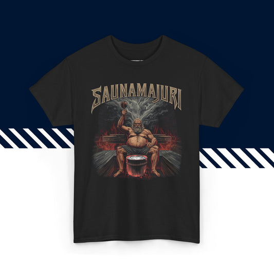 Musta puuvillainen t-paita, hauskat paidat, suomipaidat.comin Saunamajuri-tekstipainatus, unisex-malli.
